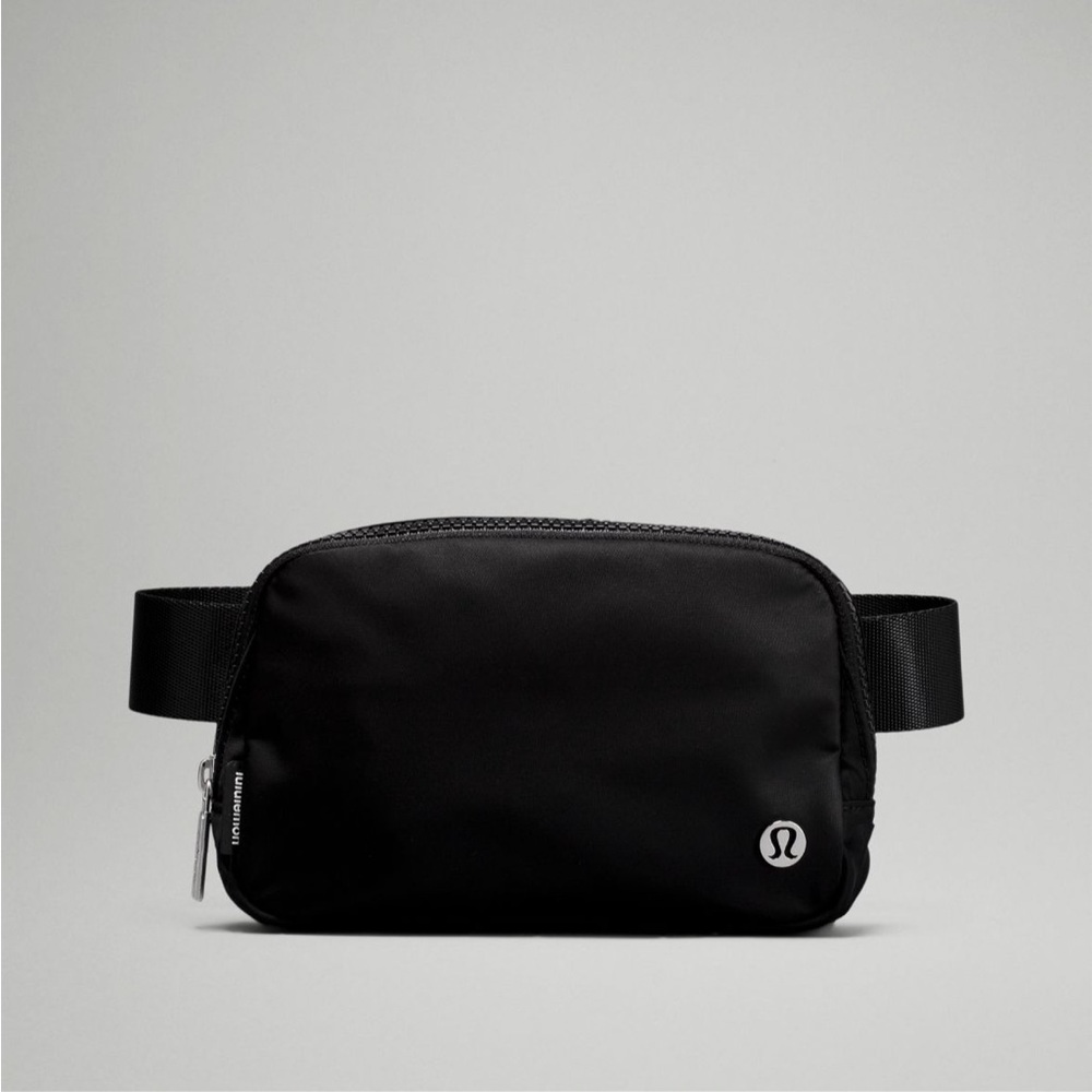 NWT Lululemon black belt bag